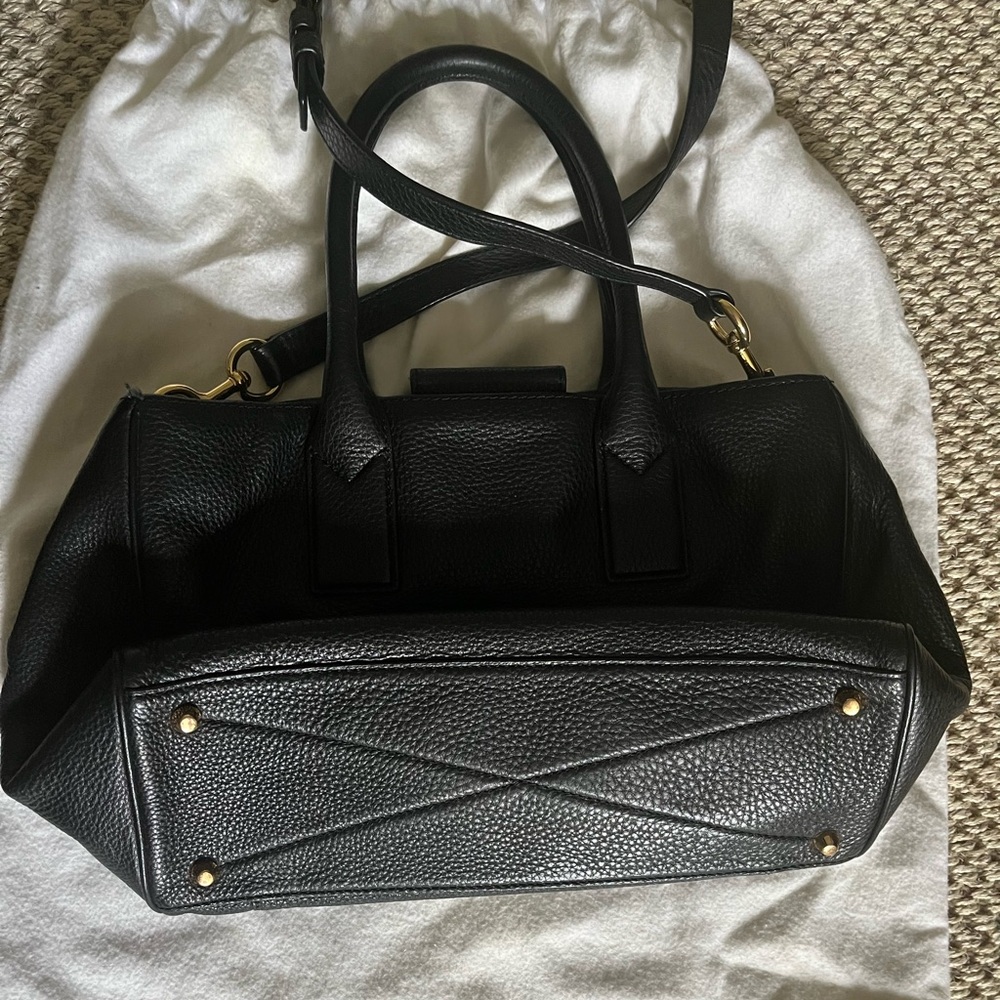 100% leather authentic Marc Jacobs bag. Very gently used and cared for. - Picture 2 of 3